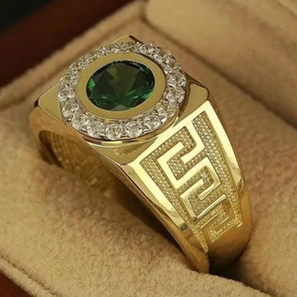 Classic Men's Golden Ring with Green Gemstone Sz 7